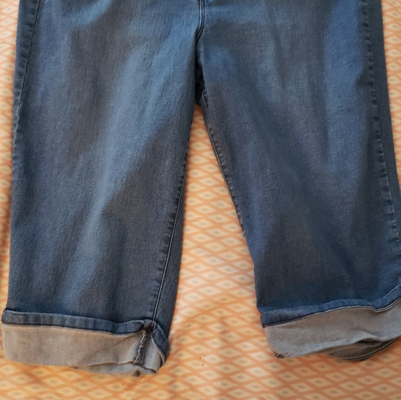 Jeans - Picture 2 of 3